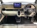 車内は光触媒抗菌消臭施工済です。インパネ周りはスタイリッシュなデザインで機能や装備も充実しています。グローブボックスやカップホルダーのほかにトレーなどたくさんの収納スペースが付いています。