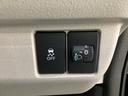 ハンドルの右側にはヘットライトリベライザーとHondaセンシング用のVSA解除スイッチなどがついています。ヘッドライトリベライザーは道路状況や積荷の加重に応じてライトの高さを調節できます。