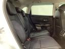 リアシートは座面も厚みがあり背もたれも高く、ゆったりくつろいでお乗りいただけるシートです。座面を跳ね上げて収納スペースを広くすることも可能です。