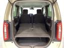 リアシートの背もたれを倒してさらに広々としたトランクスペースになります。段差も少なく荷物の出し入れもしやすくなっています。