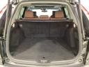 ラゲッジも広く使いやすいトランクは、開口部も広く荷物の積み下ろしもしやすいお車となっております。リアシートの背もたれは６：４の割合で分割して可倒できるので、長いお荷物などを載せることもできます。