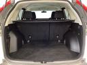 ラゲッジも広く使いやすいトランクは、開口部も広く荷物の積み下ろしもしやすいお車となっております。リアシートの背もたれは6:4の割合で分割して可倒できるので、長いお荷物などを載せることもできます。