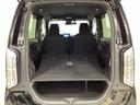リアシートの背もたれを倒してさらに広々としたトランクスペースになります。段差も少なく荷物の出し入れもしやすくなっています。