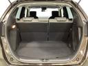 ラゲッジも広く使いやすいトランクは、開口部も広く荷物の積み下ろしもしやすいお車となっております。リアシートの背もたれは6:4の割合で分割して可倒できるので、長いお荷物などを載せることもできます。