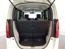 開口部も広く荷物の積み下ろしもしやすいお車となっております。シートの背もたれは5:5の割合で背もたれを可倒でき、前後のシートスライドもできるので荷室をひろげることができます。