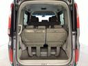 トランクの床は底が深く大きな収納スペースがあり、3列目シートはそこに収納できるようになっています。開口部も広く荷物の積み下ろしもしやすいお車となっております。
