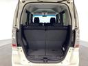 開口部も広く荷物の積み下ろしもしやすいお車となっております。シートの背もたれは５：５の割合で背もたれを可倒でき、前後のシートスライドもできるので荷室をひろげることができます。