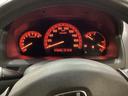 真ん中にスピードメーターを配した、見やすい3眼メーターになっています。中央のインフォメーション画面でオドメーターや燃費などの情報を確認できます。