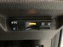 ハンドルの右下にＥＴＣがついています。高速道路の料金所の通過も楽々です！。　カードの取り出しもしやすい場所についています。