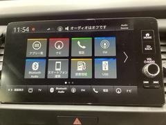 多機能と操作のしやすさを両立した、ＨｏｎｄａＣＯＮＮＥＣＴ対応のナビディスプレーです。ＥＴＣ２．０車載器もナビゲーション連動し、スマートフォン用Ｂｌｕｅｔｏｏｔｈユニット付きです。 7