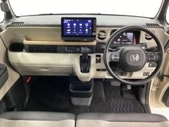 車内は光触媒抗菌消臭施工済です。インパネ周りはスタイリッシュなデザインで機能や装備も充実しています。グローブボックスやカップホルダーのほかにトレーなどたくさんの収納スペースが付いています。 5