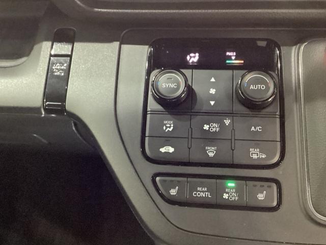 ステップワゴン ｅ：ＨＥＶスパーダ　オートクルーズコントロール　クリアランスソナー　ＬＥＤヘッドライト　ナビ　ＴＶ　ドライブレコーダー前後装備車　光触媒抗菌消臭施工済（12枚目）