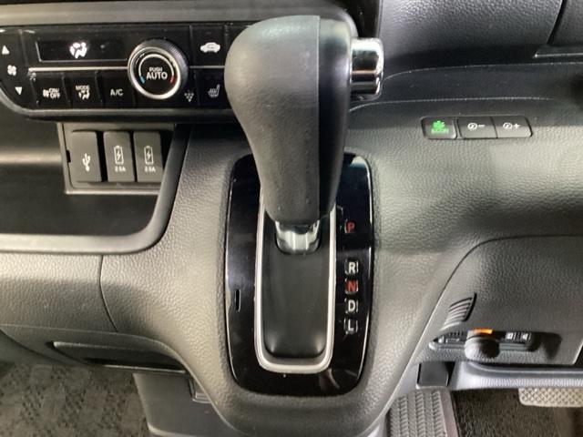 N-BOXカスタム G・Lホンダセンシング 4WD 光触媒抗菌消臭施工済 純正メモリーナビ フルセグTV バックモニター 左側電動スライドドア 衝突被害軽減ブレーキ レーンキープアシスト(8枚目)