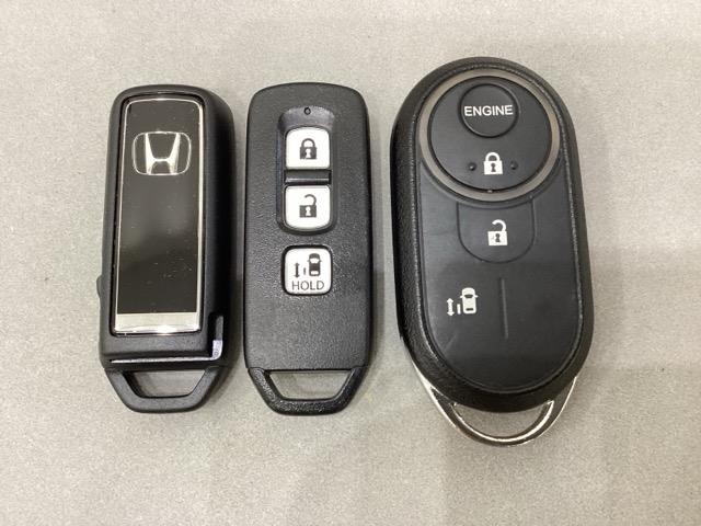 N-BOXカスタム G・Lホンダセンシング 4WD 光触媒抗菌消臭施工済 純正メモリーナビ フルセグTV バックモニター 左側電動スライドドア 衝突被害軽減ブレーキ レーンキープアシスト(13枚目)