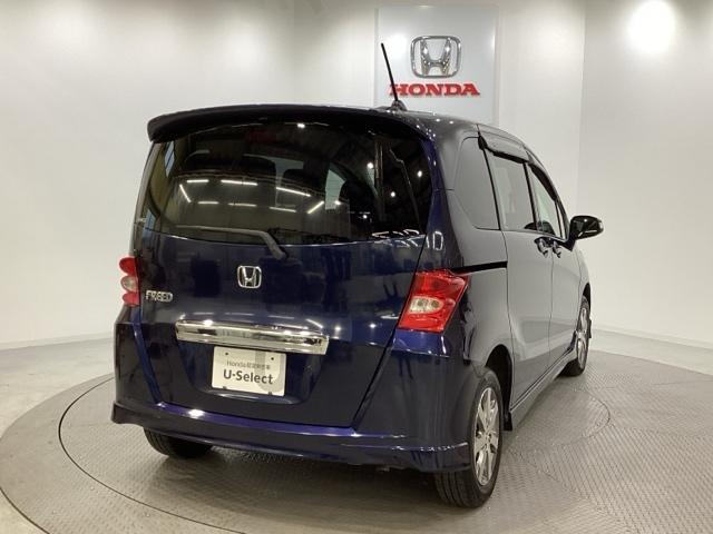 フリード ＧエアロＬパッケージ　４ＷＤ　光触媒抗菌消臭施工済　純正ＨＤＤナビ　バックモニター　左側電動スライドドア　オートエアコン　キーレス　横滑り防止（3枚目）