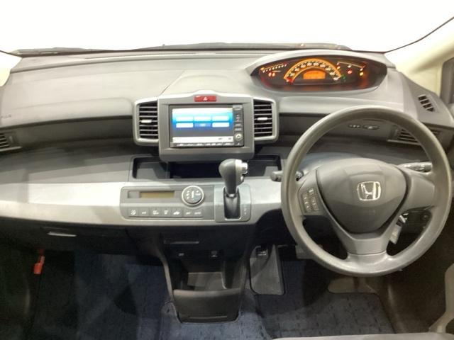 フリード ＧエアロＬパッケージ　４ＷＤ　光触媒抗菌消臭施工済　純正ＨＤＤナビ　バックモニター　左側電動スライドドア　オートエアコン　キーレス　横滑り防止（5枚目）