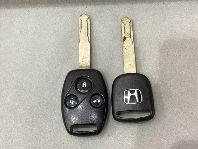 フリード ＧエアロＬパッケージ　４ＷＤ　光触媒抗菌消臭施工済　純正ＨＤＤナビ　バックモニター　左側電動スライドドア　オートエアコン　キーレス　横滑り防止（12枚目）