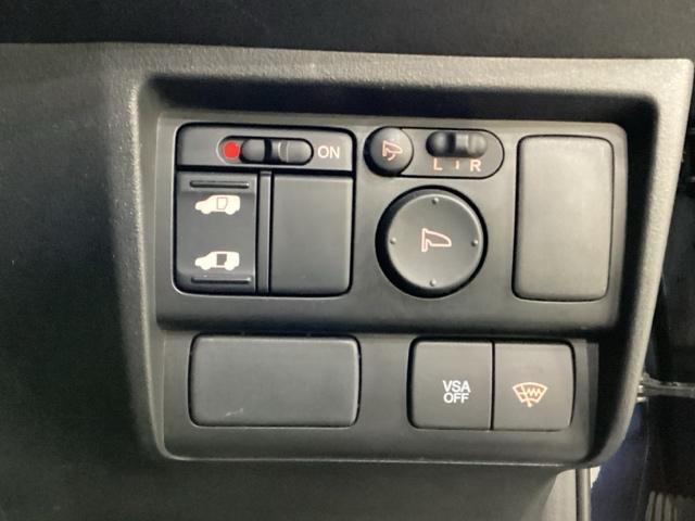 フリード ＧエアロＬパッケージ　４ＷＤ　光触媒抗菌消臭施工済　純正ＨＤＤナビ　バックモニター　左側電動スライドドア　オートエアコン　キーレス　横滑り防止（13枚目）