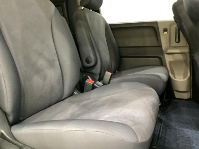 フリード ＧエアロＬパッケージ　４ＷＤ　光触媒抗菌消臭施工済　純正ＨＤＤナビ　バックモニター　左側電動スライドドア　オートエアコン　キーレス　横滑り防止（16枚目）