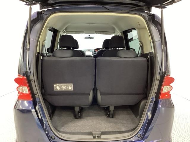 フリード ＧエアロＬパッケージ　４ＷＤ　光触媒抗菌消臭施工済　純正ＨＤＤナビ　バックモニター　左側電動スライドドア　オートエアコン　キーレス　横滑り防止（18枚目）