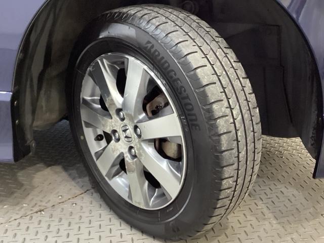 フリード ＧエアロＬパッケージ　４ＷＤ　光触媒抗菌消臭施工済　純正ＨＤＤナビ　バックモニター　左側電動スライドドア　オートエアコン　キーレス　横滑り防止（21枚目）