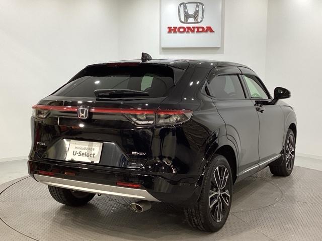 ヴェゼル ｅ：ＨＥＶＺ　ドライブレコーダー前後装備車　光触媒抗菌消臭施工済　ＥＴＣ　バックカメラ　Ｂｌｕｅｔｏｏｔｈ　電動リアゲート　衝突被害軽減システム　キーレスエントリー　スマートキー　純正アルミホイール（3枚目）