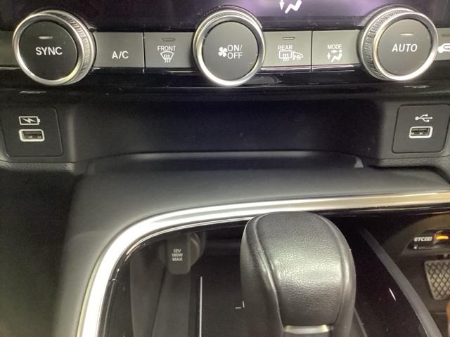 ヴェゼル ｅ：ＨＥＶＺ　ドライブレコーダー前後装備車　光触媒抗菌消臭施工済　ＥＴＣ　バックカメラ　Ｂｌｕｅｔｏｏｔｈ　電動リアゲート　衝突被害軽減システム　キーレスエントリー　スマートキー　純正アルミホイール（11枚目）