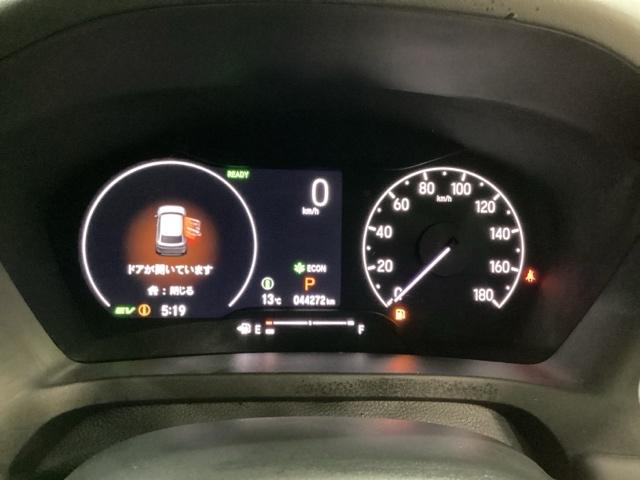 ヴェゼル ｅ：ＨＥＶＺ　ドライブレコーダー前後装備車　光触媒抗菌消臭施工済　ＥＴＣ　バックカメラ　Ｂｌｕｅｔｏｏｔｈ　電動リアゲート　衝突被害軽減システム　キーレスエントリー　スマートキー　純正アルミホイール（12枚目）