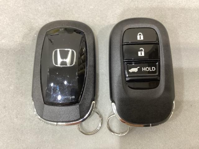 ヴェゼル ｅ：ＨＥＶＺ　ドライブレコーダー前後装備車　光触媒抗菌消臭施工済　ＥＴＣ　バックカメラ　Ｂｌｕｅｔｏｏｔｈ　電動リアゲート　衝突被害軽減システム　キーレスエントリー　スマートキー　純正アルミホイール（14枚目）