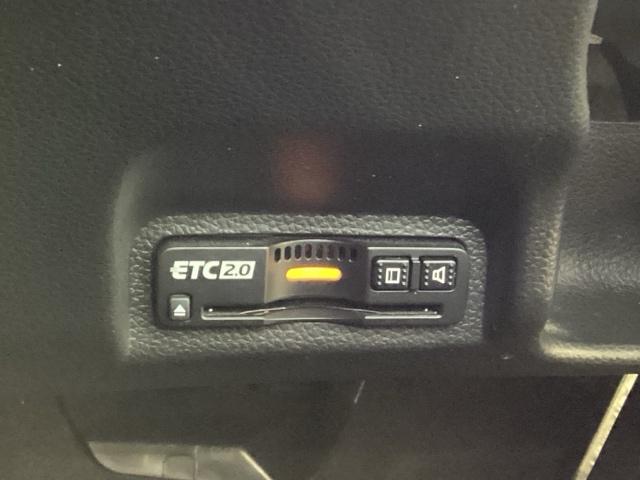 ヴェゼル ｅ：ＨＥＶＺ　ドライブレコーダー前後装備車　光触媒抗菌消臭施工済　ＥＴＣ　バックカメラ　Ｂｌｕｅｔｏｏｔｈ　電動リアゲート　衝突被害軽減システム　キーレスエントリー　スマートキー　純正アルミホイール（16枚目）