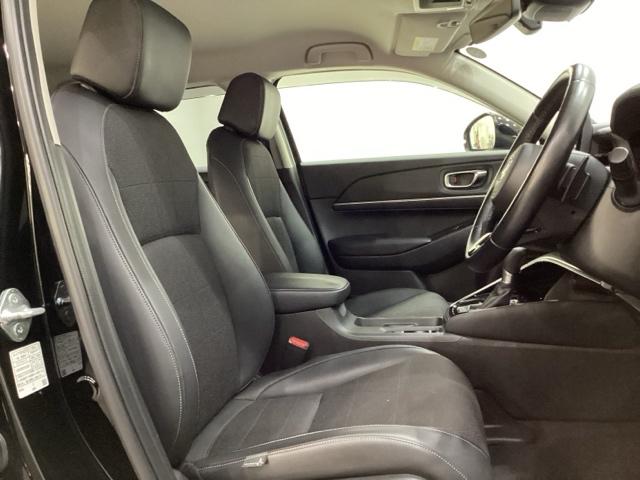 ヴェゼル ｅ：ＨＥＶＺ　ドライブレコーダー前後装備車　光触媒抗菌消臭施工済　ＥＴＣ　バックカメラ　Ｂｌｕｅｔｏｏｔｈ　電動リアゲート　衝突被害軽減システム　キーレスエントリー　スマートキー　純正アルミホイール（20枚目）