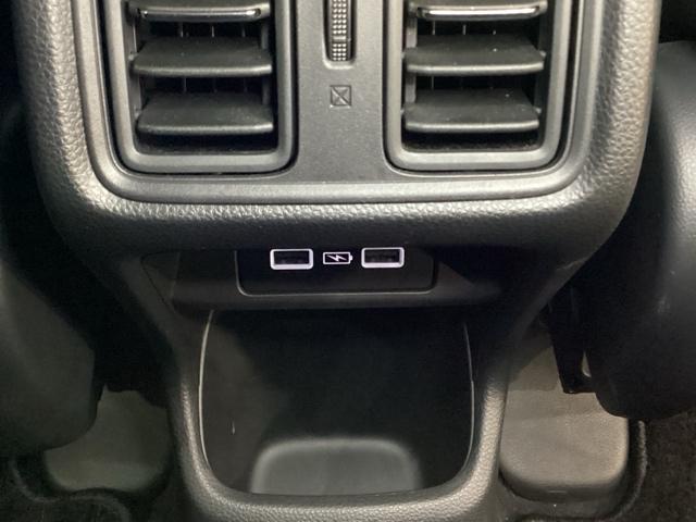 ヴェゼル ｅ：ＨＥＶＺ　ドライブレコーダー前後装備車　光触媒抗菌消臭施工済　ＥＴＣ　バックカメラ　Ｂｌｕｅｔｏｏｔｈ　電動リアゲート　衝突被害軽減システム　キーレスエントリー　スマートキー　純正アルミホイール（22枚目）