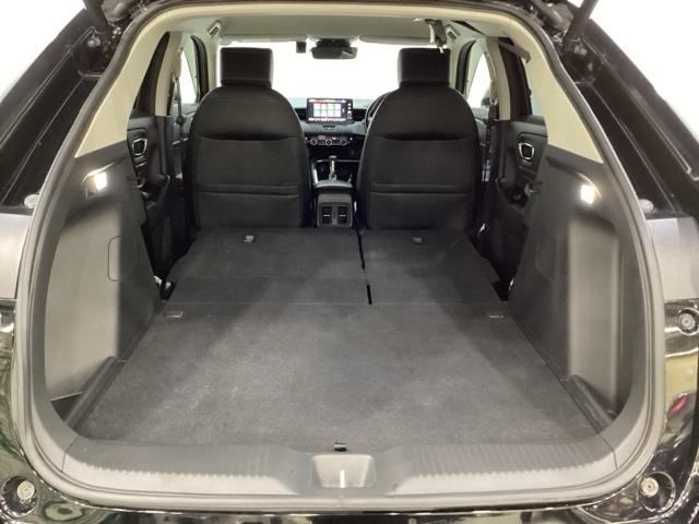 ヴェゼル ｅ：ＨＥＶＺ　ドライブレコーダー前後装備車　光触媒抗菌消臭施工済　ＥＴＣ　バックカメラ　Ｂｌｕｅｔｏｏｔｈ　電動リアゲート　衝突被害軽減システム　キーレスエントリー　スマートキー　純正アルミホイール（24枚目）