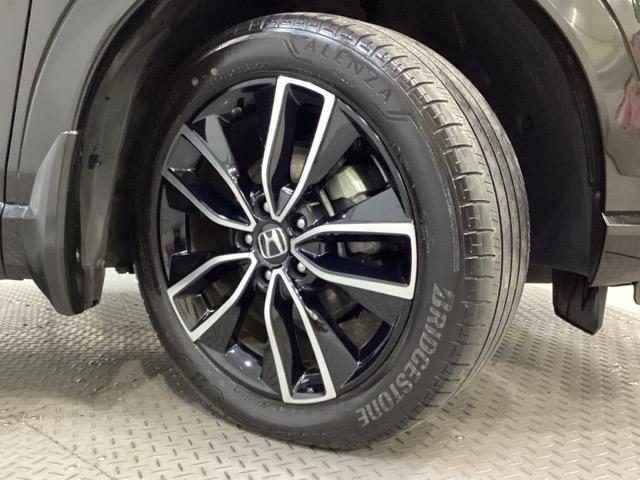 ヴェゼル ｅ：ＨＥＶＺ　ドライブレコーダー前後装備車　光触媒抗菌消臭施工済　ＥＴＣ　バックカメラ　Ｂｌｕｅｔｏｏｔｈ　電動リアゲート　衝突被害軽減システム　キーレスエントリー　スマートキー　純正アルミホイール（26枚目）