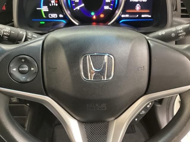 フィットハイブリッド Ｆパッケージ　純正メモリーナビ　フルセグＴＶ　Ｂｌｕｅｔｏｏｔｈ　バックカメラ　ＥＴＣ　純正エンジンスターター　社外アルミホイール　盗難防止システム　キーレスエントリー　スマートキー（11枚目）