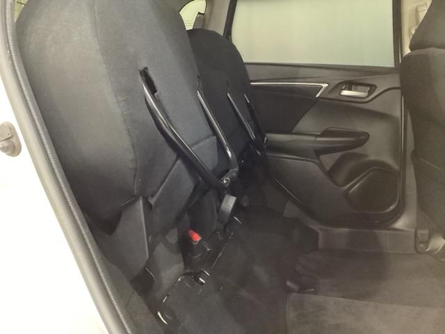 フィットハイブリッド Ｆパッケージ　純正メモリーナビ　フルセグＴＶ　Ｂｌｕｅｔｏｏｔｈ　バックカメラ　ＥＴＣ　純正エンジンスターター　社外アルミホイール　盗難防止システム　キーレスエントリー　スマートキー（18枚目）