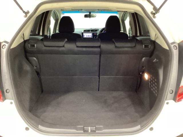 フィットハイブリッド Ｆパッケージ　純正メモリーナビ　フルセグＴＶ　Ｂｌｕｅｔｏｏｔｈ　バックカメラ　ＥＴＣ　純正エンジンスターター　社外アルミホイール　盗難防止システム　キーレスエントリー　スマートキー（19枚目）