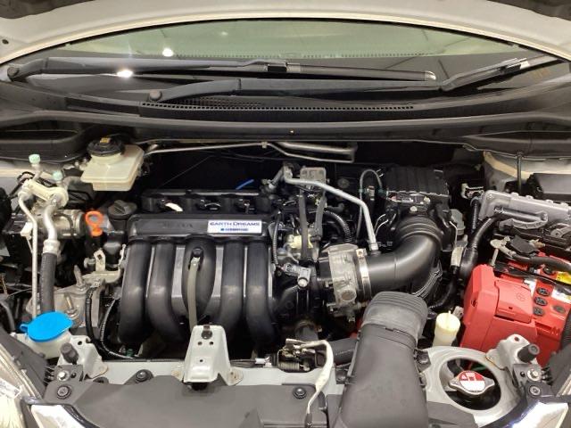 フィットハイブリッド Ｆパッケージ　純正メモリーナビ　フルセグＴＶ　Ｂｌｕｅｔｏｏｔｈ　バックカメラ　ＥＴＣ　純正エンジンスターター　社外アルミホイール　盗難防止システム　キーレスエントリー　スマートキー（21枚目）