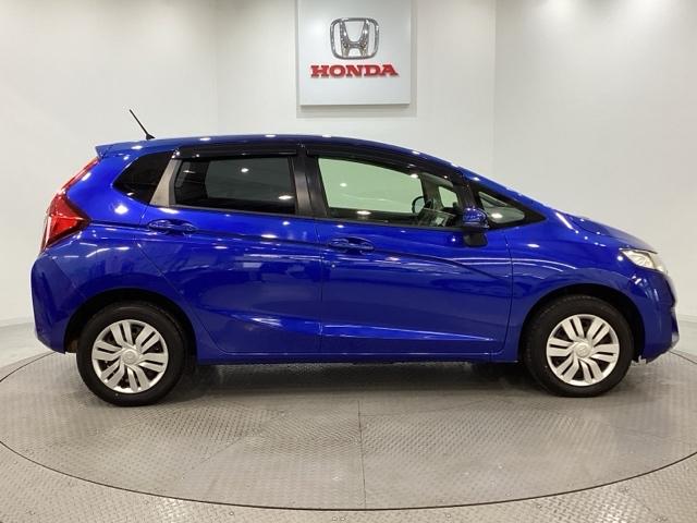 フィット １３Ｇ・Ｆパッケージ　純正メモリーナビ　キーレス　　いまコレ＋新品フロアマット付　横滑り防止　盗難防止　４ＷＤ　純正スチールホイール　スマートキー　キーレスエントリー　アイドリングストップ（6枚目）