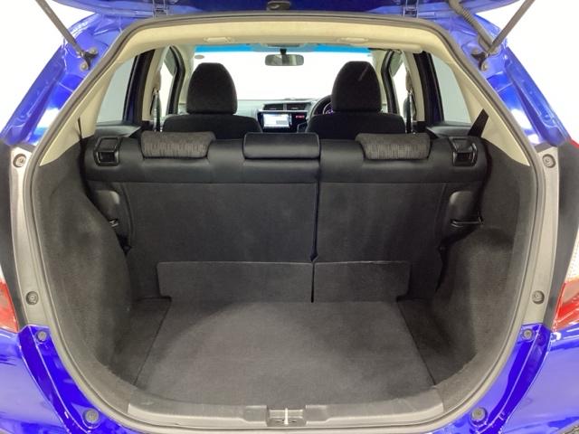 フィット １３Ｇ・Ｆパッケージ　純正メモリーナビ　キーレス　　いまコレ＋新品フロアマット付　横滑り防止　盗難防止　４ＷＤ　純正スチールホイール　スマートキー　キーレスエントリー　アイドリングストップ（18枚目）