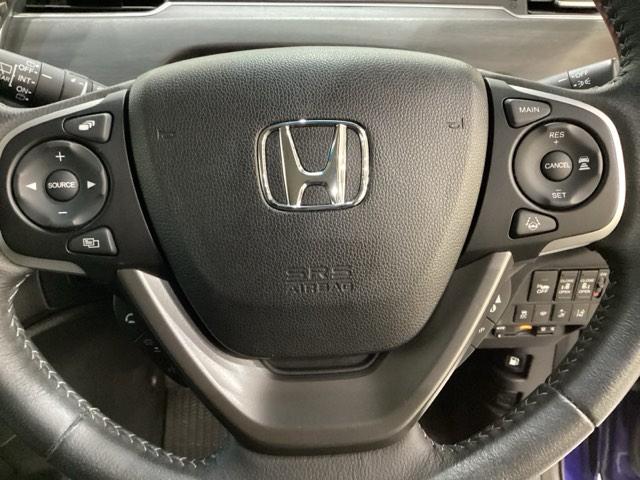 ハンドルにＨｏｎｄａセンシング系のクルーズコントロールやレーンキープアシストなどのスイッチと、オーディオの操作スイッチが装備されています。ハンドルから手を離さず安全に操作できます。