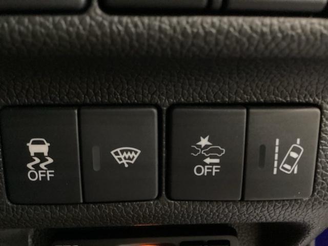 Ｈｏｎｄａセンシング用の、ＶＳＡ（ＡＢＳ＋ＴＣＳ＋横滑り抑制）解除とレーンキープアシストシステムのメインスイッチなどはハンドルの右側に装備しています。