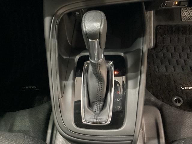 ヴェゼル ｅ：ＨＥＶＸ　ＥＴＣ　純正メモリーナビ　純正アルミホイール　シートヒーター　クルーズコントロール　横滑り防止　障害物センサー　バックカメラ　キーレス　４ＷＤ　ＬＥＤヘッドライト　ホンダセンシング（9枚目）