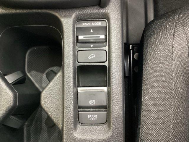 ヴェゼル ｅ：ＨＥＶＸ　ＥＴＣ　純正メモリーナビ　純正アルミホイール　シートヒーター　クルーズコントロール　横滑り防止　障害物センサー　バックカメラ　キーレス　４ＷＤ　ＬＥＤヘッドライト　ホンダセンシング（10枚目）