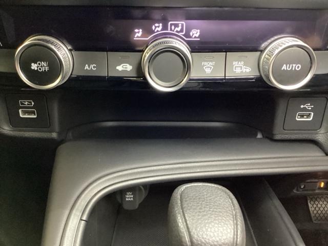 ヴェゼル ｅ：ＨＥＶＸ　ＥＴＣ　純正メモリーナビ　純正アルミホイール　シートヒーター　クルーズコントロール　横滑り防止　障害物センサー　バックカメラ　キーレス　４ＷＤ　ＬＥＤヘッドライト　ホンダセンシング（12枚目）