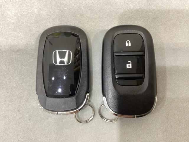 ヴェゼル ｅ：ＨＥＶＸ　ＥＴＣ　純正メモリーナビ　純正アルミホイール　シートヒーター　クルーズコントロール　横滑り防止　障害物センサー　バックカメラ　キーレス　４ＷＤ　ＬＥＤヘッドライト　ホンダセンシング（15枚目）