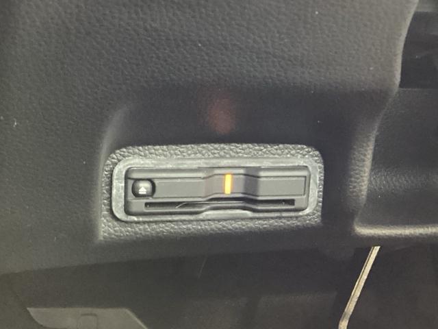 ヴェゼル ｅ：ＨＥＶＸ　ＥＴＣ　純正メモリーナビ　純正アルミホイール　シートヒーター　クルーズコントロール　横滑り防止　障害物センサー　バックカメラ　キーレス　４ＷＤ　ＬＥＤヘッドライト　ホンダセンシング（17枚目）