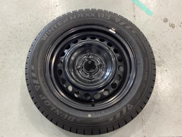 フィット ｅ：ＨＥＶホーム　純正アルミホイール　ドライブレコーダー　キーレス　ホンダセンシング　クルーズコントロール　衝突軽減ブレーキ　横滑り防止　障害物センサー　バックカメラ　盗難防止　ＬＥＤヘッドライト　４ＷＤ（3枚目）