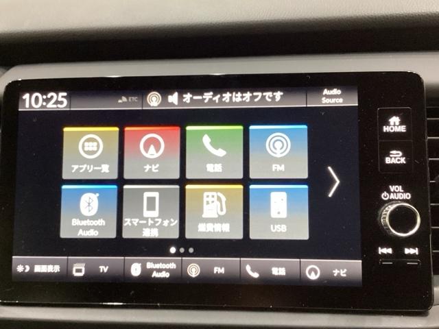 フィット ｅ：ＨＥＶホーム　純正アルミホイール　ドライブレコーダー　キーレス　ホンダセンシング　クルーズコントロール　衝突軽減ブレーキ　横滑り防止　障害物センサー　バックカメラ　盗難防止　ＬＥＤヘッドライト　４ＷＤ（9枚目）
