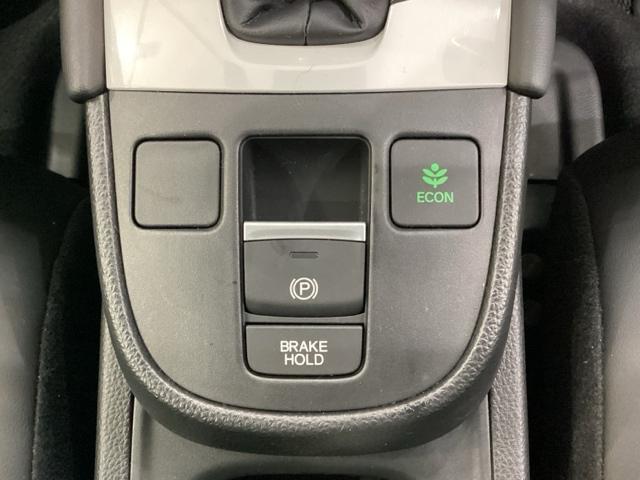 フィット ｅ：ＨＥＶホーム　純正アルミホイール　ドライブレコーダー　キーレス　ホンダセンシング　クルーズコントロール　衝突軽減ブレーキ　横滑り防止　障害物センサー　バックカメラ　盗難防止　ＬＥＤヘッドライト　４ＷＤ（12枚目）